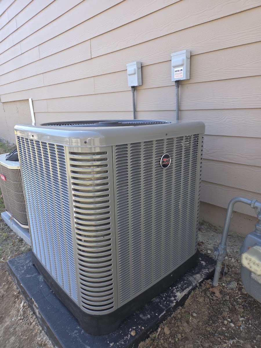 A real Hixon condenser installation completed for a Grayson-area homeowner